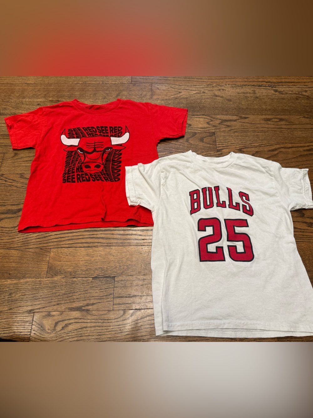 Youth Small Chicago Bulls T-Shirt Bundle (2 Shirts)